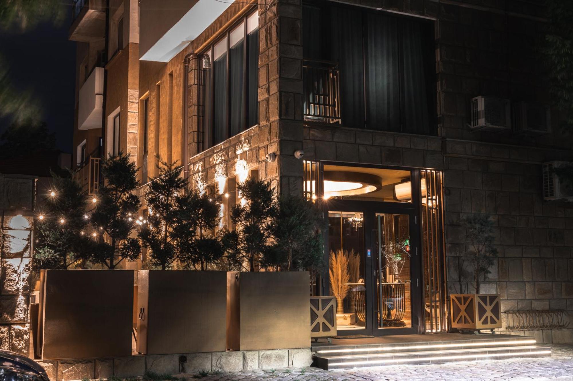 The Hidden Bank: Silver Bullet Plovdiv Exterior foto