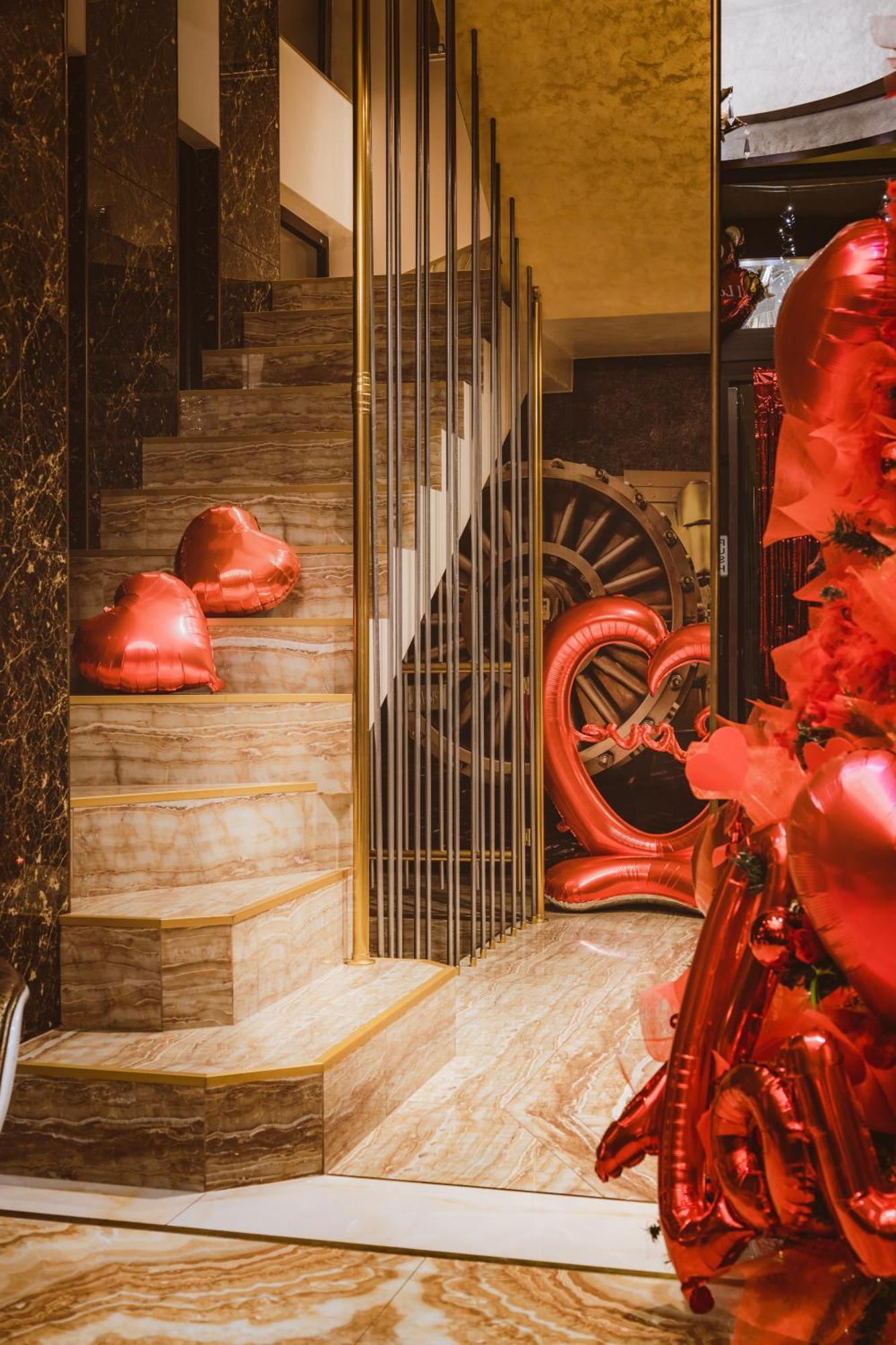 The Hidden Bank: Silver Bullet Plovdiv Exterior foto